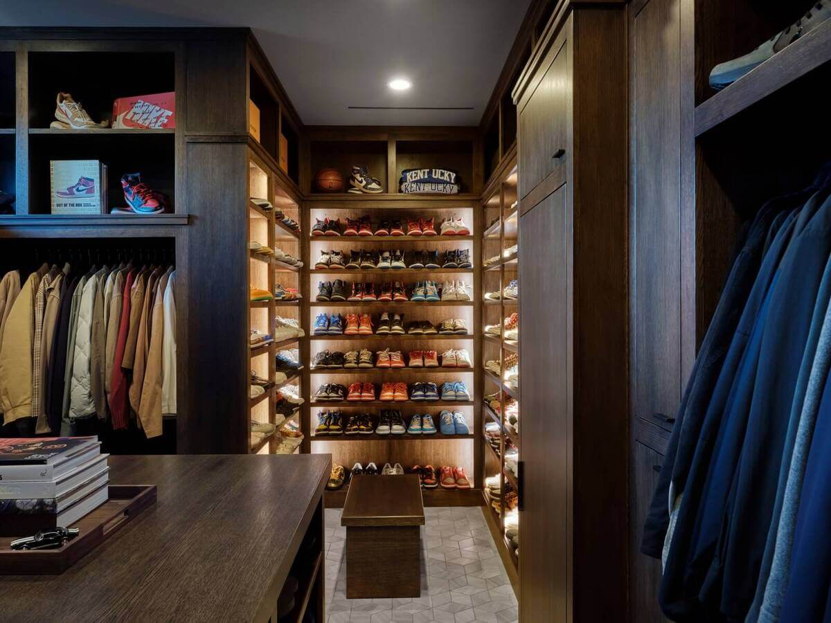 Devin Booker closet